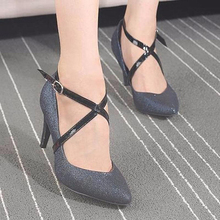 Очаровательные женские удобные кожаные туфли креативного дизайна с ремешком на щиколотке, Дамские кружевные туфли на завязках, свободные туфли на высоком каблуке 2024 - купить недорого