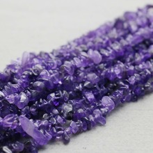 Ожерелье-цепочка женское из натурального камня с фиолетовыми бусинами 2024 - купить недорого