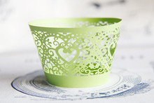 Бесплатная доставка Зеленый кружево сердце Свадебные обертки для кексов цветная бумага мини чашки для кексов торт, чашки для выпечки обертка 2024 - купить недорого