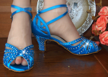Оптовая продажа; женские Синие атласные туфли со стразами для бальных танцев; женская обувь для латинских сальсы; обувь для танго 2024 - купить недорого