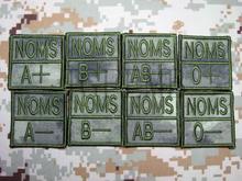 A-TACS AU Green Letter Тип крови + POS-NEG NO MS Военная Тактическая вышитая нашивка 5 см квадрат 2024 - купить недорого