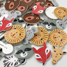 Botones de costura con forma de animales para decoración de ropa, 50 Uds., 2 agujeros, de madera, rascador, WB237 2024 - compra barato