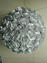 Серебристый свадебный цветочный шар для поцелуев 50 см Свадебный искусственный пластиковый внутренний 2024 - купить недорого