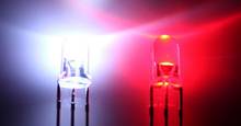 Contas de luz de diodo led branco/vermelho 5mm bicolor com buraco através de luz de led, âodo comum rohs 2024 - compre barato