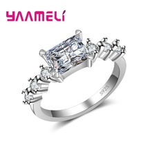 Женское кольцо из серебра 925 пробы, с крупным квадратным белым фианитом 2024 - купить недорого