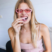 Овальные Солнцезащитные очки в стиле ретро, женские брендовые дизайнерские розовые Винтажные Солнцезащитные очки в ретро стиле, женские маленькие солнцезащитные очки, новинка 2018 2024 - купить недорого