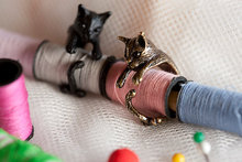 Кольцо Kinitial с кошачьими ушками, дизайнерское модное ювелирное изделие с животными, кольца с кошачьими ушками для женщин и девочек, подарки для детей, регулируемое кольцо, оптовая продажа 2024 - купить недорого