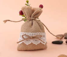 Saco de arpillera rústica con cinta láser, bolsa de recuerdo de boda, bolsas de caramelos con dibujos, moneda de joyería, bolsas de cuentas de regalo 2024 - compra barato