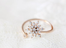 CZ Кристалл кольцо-Снежинка Регулируемый с украшением в виде кристаллов разомкнутые кольца Эльза классные, модное ювелирное изделие для женщин подружки невесты на свадьбу; Подарок на Новый год 2024 - купить недорого