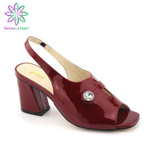 Zapatos elegantes de cristal para mujer, calzado de boda de tacón bajo, zapatillas cómodas sin cordones, Color rojo, novedad 2024 - compra barato