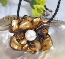 Очаровательный Коричневый чехол из жемчужное ожерелье в форме цветка кожи 2024 - купить недорого