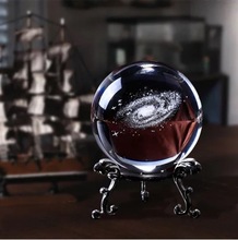 Bola de cristal de galaxia grabada con láser 3D, modelo en miniatura, esfera de artesanía de cristal, adorno, globo de cristal, regalo de decoración del hogar, 80mm 2024 - compra barato