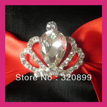 Venda por atacado! 300 pçs/lote Crown Rhinestone pinos Broche para o cartão do convite do casamento --- Preço Negociável Para A Grande Ordem 2024 - compre barato