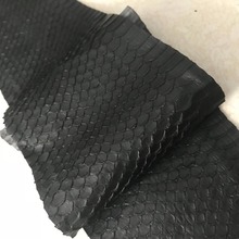 Натуральная змеиная кожа черного цвета WS001 2024 - купить недорого