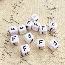 Mini contas de alfabeto com 100 peças, contas em forma de cubo de 10x10mm, joias brancas com estampa f preta, contas iniciais de acrílico 2024 - compre barato