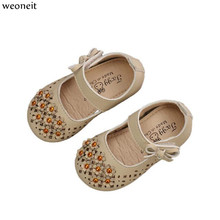 Weoneit-zapatos de verano para bebé y niña, zapatos antideslizantes con flores encantadoras de cuero, de 2 colores, con suela blanda, para fiesta y boda 2024 - compra barato