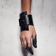 Pulseira de couro feminina d & d, bracelete étnico genuíno, rústico, artesanal, bracelete preto para mulheres, joia fashion 2024 - compre barato