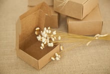 Caja de papel Kraft marrón para dulces, comida, boda, regalo de joyería, cajas de exhibición de embalaje Diy para collar y anillos, 7x7x3cm, 1000 Uds. 2024 - compra barato