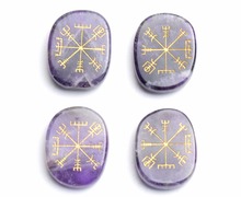Conjunto de 4 natural ametista esculpida cristal reiki cura palma pedras gravado antigo nórdico viking rune vegvisir com uma bolsa 2024 - compre barato