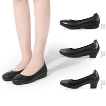 Женская обувь из натуральной кожи обувь на высоком каблуке рабочая обувь на низком каблуке с круглым носком Высококачественная женская обувь из воловьей кожи на высоком каблуке 2024 - купить недорого
