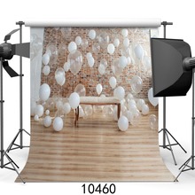 Fondo fotográfico de vinilo con globos, suelo de madera, pared de ladrillo, para Baby Shower, recién nacido, estudio de fotomatón para fiesta 2024 - compra barato