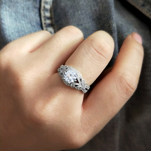 Темпераментные женские кольца с геометрическим кристаллом, серебряное кольцо для женщин, роскошная мода, свадьба, свадьба, день, ювелирные изделия, подарочные аксессуары 2024 - купить недорого