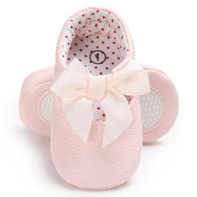 Обувь для новорожденных девочек, нескользящая Мягкая подошва с бантом 2024 - купить недорого