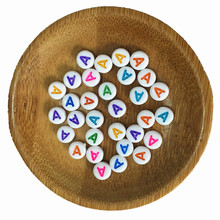 Cuentas redondas planas con estampado de inicial única, abalorios coloridos de alfabeto para fabricación de pulseras de joyería DIY, 4x7MM, 3600PC 2024 - compra barato