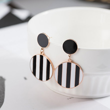 New Geometric Round Black and White Drip Oil Earrings Geometric Circle Pendant Drop Earrings for Women Unique Fashion Jewelry 2024 - buy cheap