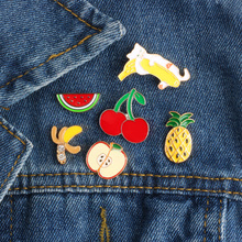 Модная мини-брошь с фруктами, милая эмалированная брошь в виде мультяшного кота, банана, ананаса, арбуза, вишни, значок на шляпу, джинсовый воротник 2024 - купить недорого