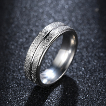Модное кольцо из нержавеющей стали, мужской и женский подарок, модное женское Рифленое кольцо с двойной скошенной песчаной поверхностью мм, Трендовое металлическое кольцо 2024 - купить недорого