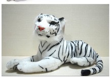 Bonito pequeño tigre blanco juguete de felpa simulaiton tigre blanco muñeca nuevo tigre acostado muñeca regalo alrededor de 40cm 2402 2024 - compra barato