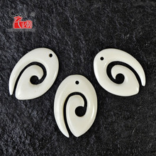 3 piezas tallado a mano Yak hueso espiral de los maoríes de Nueva Zelandia estilo blanco perlas accesorio de la joyería DIY 33mm X 22mm 2024 - compra barato