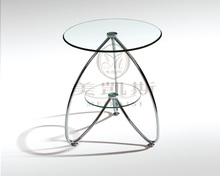 Маленький чайный столик из закаленного стекла... Диван. Круглые боковые столы. 2024 - купить недорого