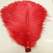 Pena de avestruz vermelha natural, penas de 45-50 cm / 18 a 20 polegadas de avestruz aumento, roupas de decoração 2024 - compre barato