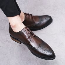 Brock-zapatos de cuero auténtico tallado para hombre, calzado de encaje con punta, zapatos de ocio, zapatos de boda vintage 2024 - compra barato