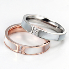 Novo estilo de qualidade superior duas cores incrustadas conchas e anel de cristal marca feminina anéis de casamento jóias de luxo feminino banda de noivado 2024 - compre barato