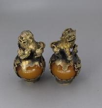YM 316 un par de estatuas de León tibetano chino tallado con bola amarilla Artificial 2024 - compra barato