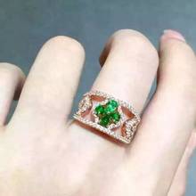 Женское кольцо из серебра 925 пробы с натуральным зелёным гранатом 2024 - купить недорого