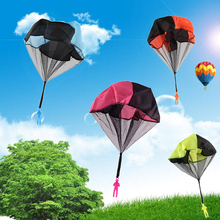 Brinquedos de jogo de paraquedas de soldado, de mão mini ao ar livre, educacional das crianças 2024 - compre barato