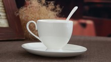 Tazas de café de hueso de color blanco de 240ML y platillos con cuchara, taza de té de porcelana, taza de café de cerámica tazas, taza de capuchino 2024 - compra barato