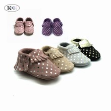 Разноцветные мокасины из натуральной кожи для маленьких мальчиков и девочек; нескользящая обувь для новорожденных; обувь для малышей с мягкой подошвой; обувь для начинающих ходить 2024 - купить недорого