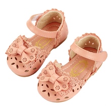 Летние сандалии для младенцев детский галстук-бабочка обувь для детей пляжные сандалии на плоской подошве девочки Анти-тапки детские мягкие туфли принцессы 2024 - купить недорого