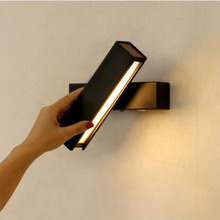 L Скандинавский современный минималистичный прикроватный настенный светильник вращающийся светодиодный светильник для спальни креативное освещение Настенный светильник Теплый проходной настенный светильник 2024 - купить недорого
