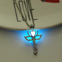 2019 New Luminous Stone Love Heart Necklace Women Fashion Glow in the Dark Pendant Necklaces Trendy Pendants Jewelry 2024 - buy cheap