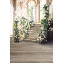 FONDO DE BODA Interior fotografía impreso vides verdes rosas blancas rosas escalera ventanas arqueadas fondo fotográfico, suelo de madera 2024 - compra barato