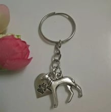 Llavero con colgante de perro y corazón, joyería tibetana de plata, colgante con anilla, bricolaje, ggreyhound, Gato/perro, zarpa, D379 2024 - compra barato