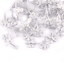 Branco padrão de flor de flocos de nece, enfeite para scrapbook, artesanato em metal brad, artesanato diy, decoração de sapatos 50 peças 14x12mm c1568 2024 - compre barato