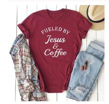 Fueled By Jesus & coffee футболка с надписью забавная христианская Повседневная футболка Библейская стих церковная футболки с надписью религиозные винтажные футболки 2024 - купить недорого