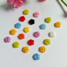 200 шт 6 мм новые мини кнопки смешанного цвета мини цветок куклы кнопки для рукоделия игрушка diy скрапбукинг Швейные декоративные материалы 2024 - купить недорого